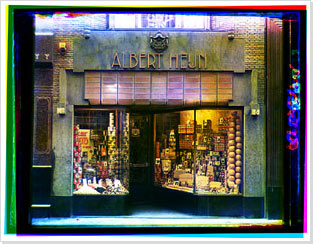 Kalverstraat 84, de winkel van Albert Hein met ingerichte etalage, door Bernard Eilers