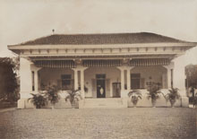 Rangkas Bitung: assistent-residentswoning, ca.1910. Foto.