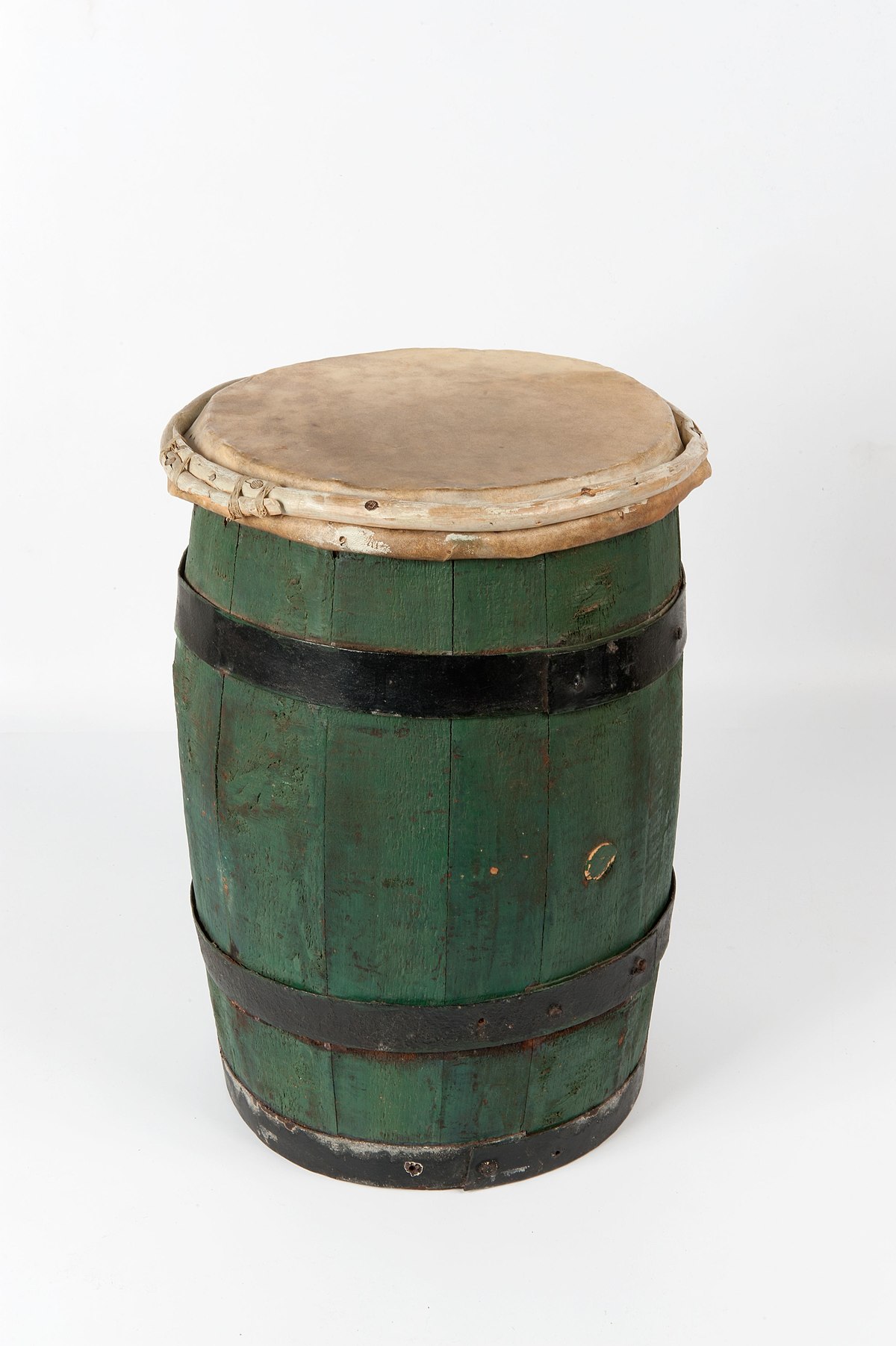 Foto van een Tambú-trom uit de Nederlandse Antillen