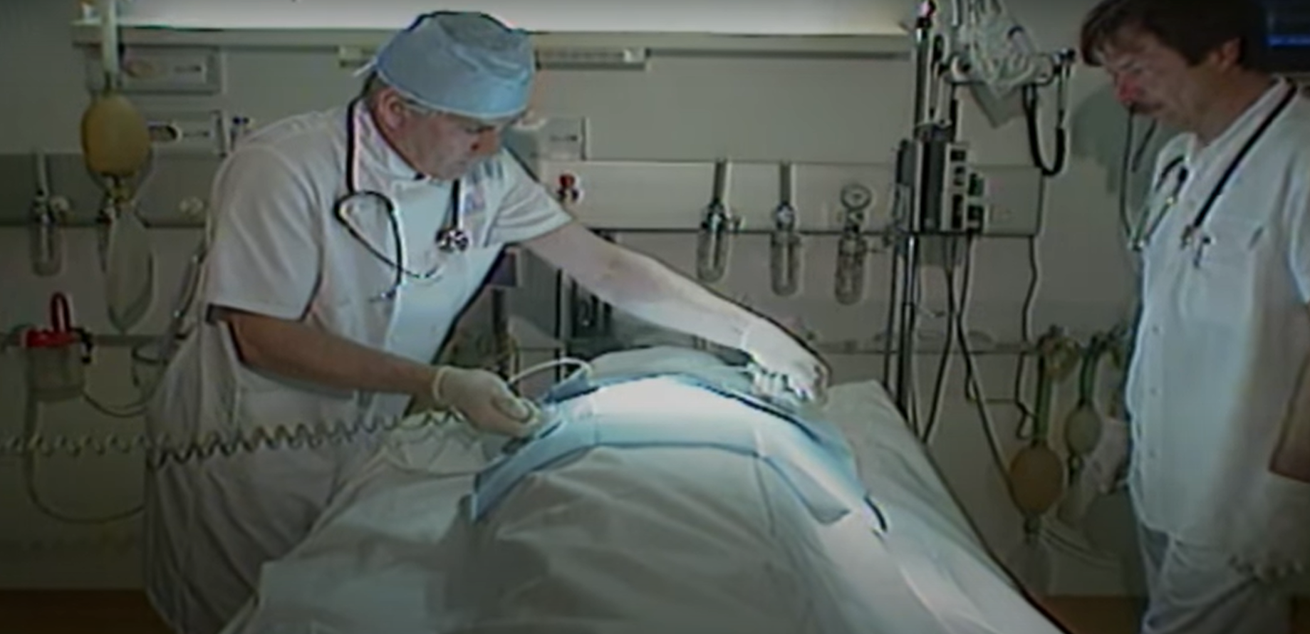 Fragmenten uit het Jeugdjournaal van 1 april 1993. NOS Nieuws.