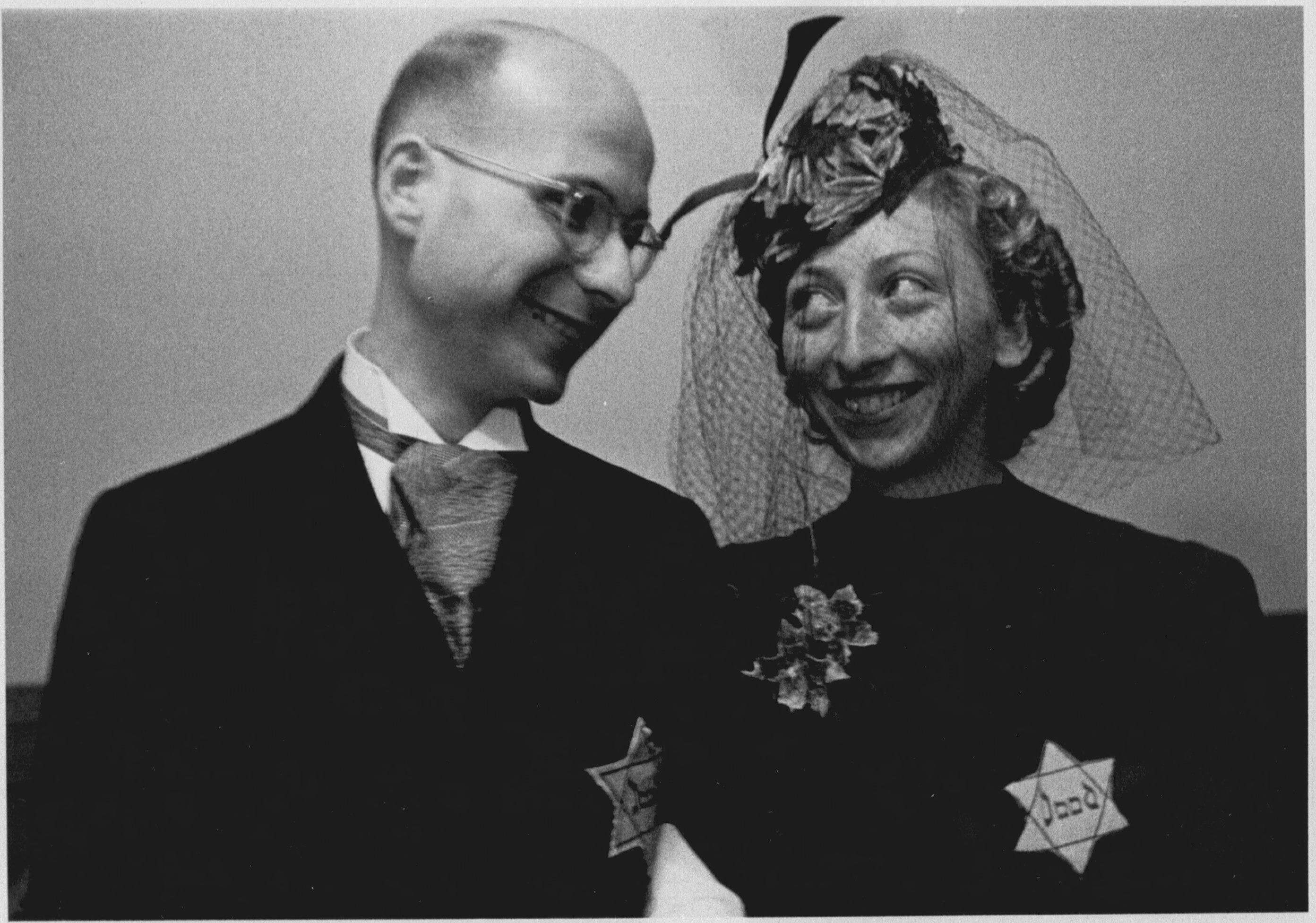 Edie van Biene en Sonja Rood treden in het huwelijk.