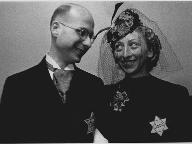 Edie van Biene en Sonja Rood treden in het huwelijk.
