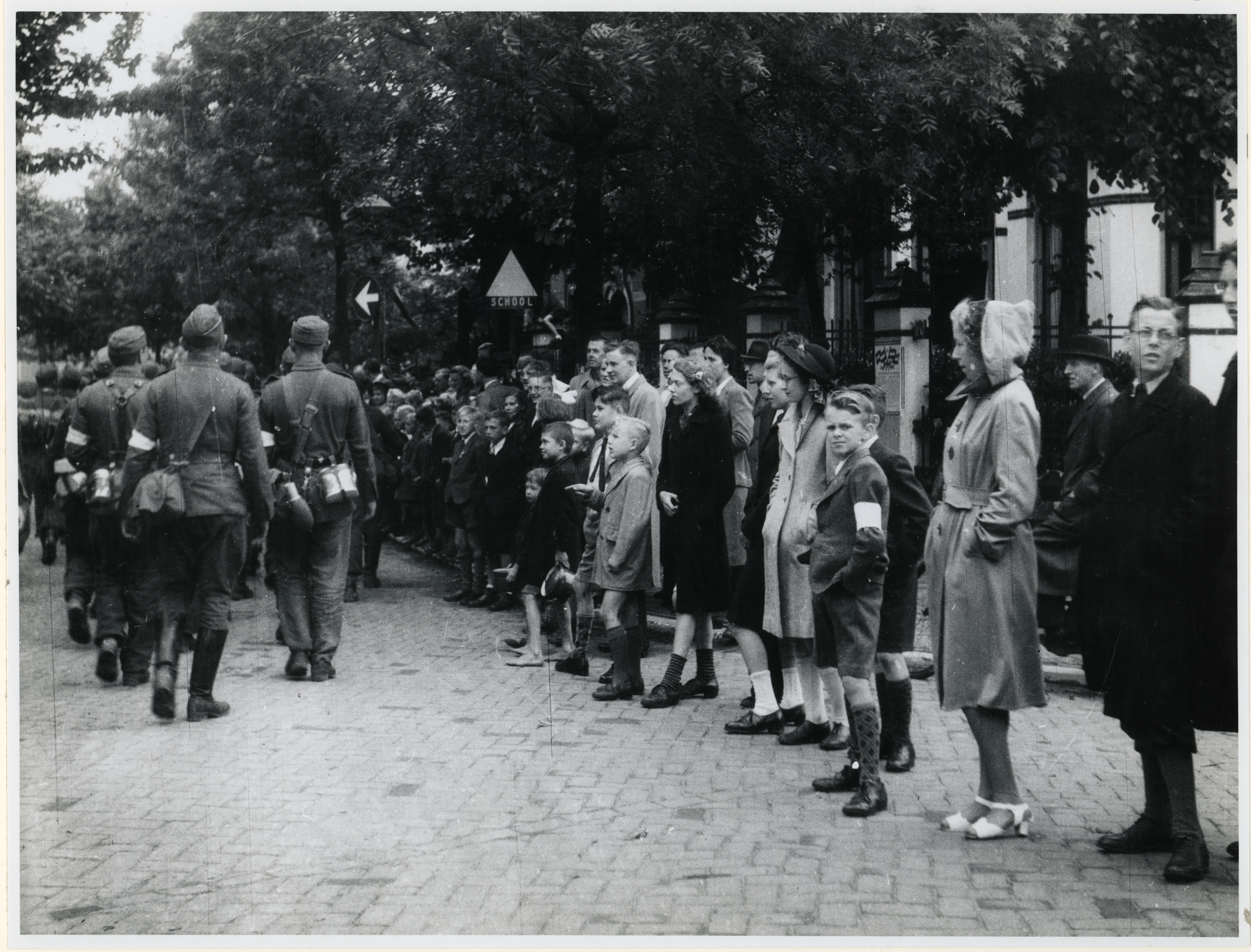 Vertrek van Duitse soldaten tijdens Dolle Dinsdag op 5 september 1944. Stadsarchief Rotterdam, Johannes van Rhijn.