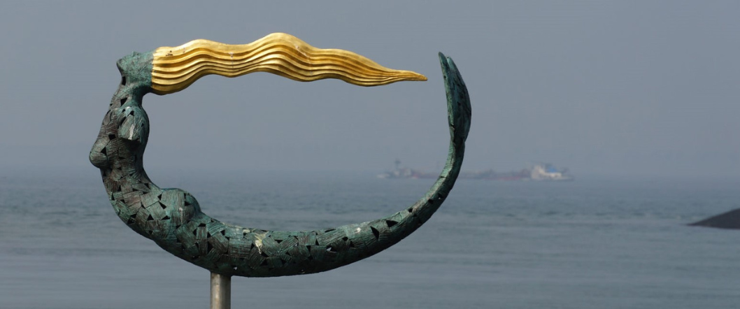 Foto van beeld van een zeemeermin.