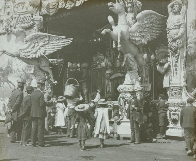 Glasdia van een kermis, 1880 -1910, Museum Rotterdam.