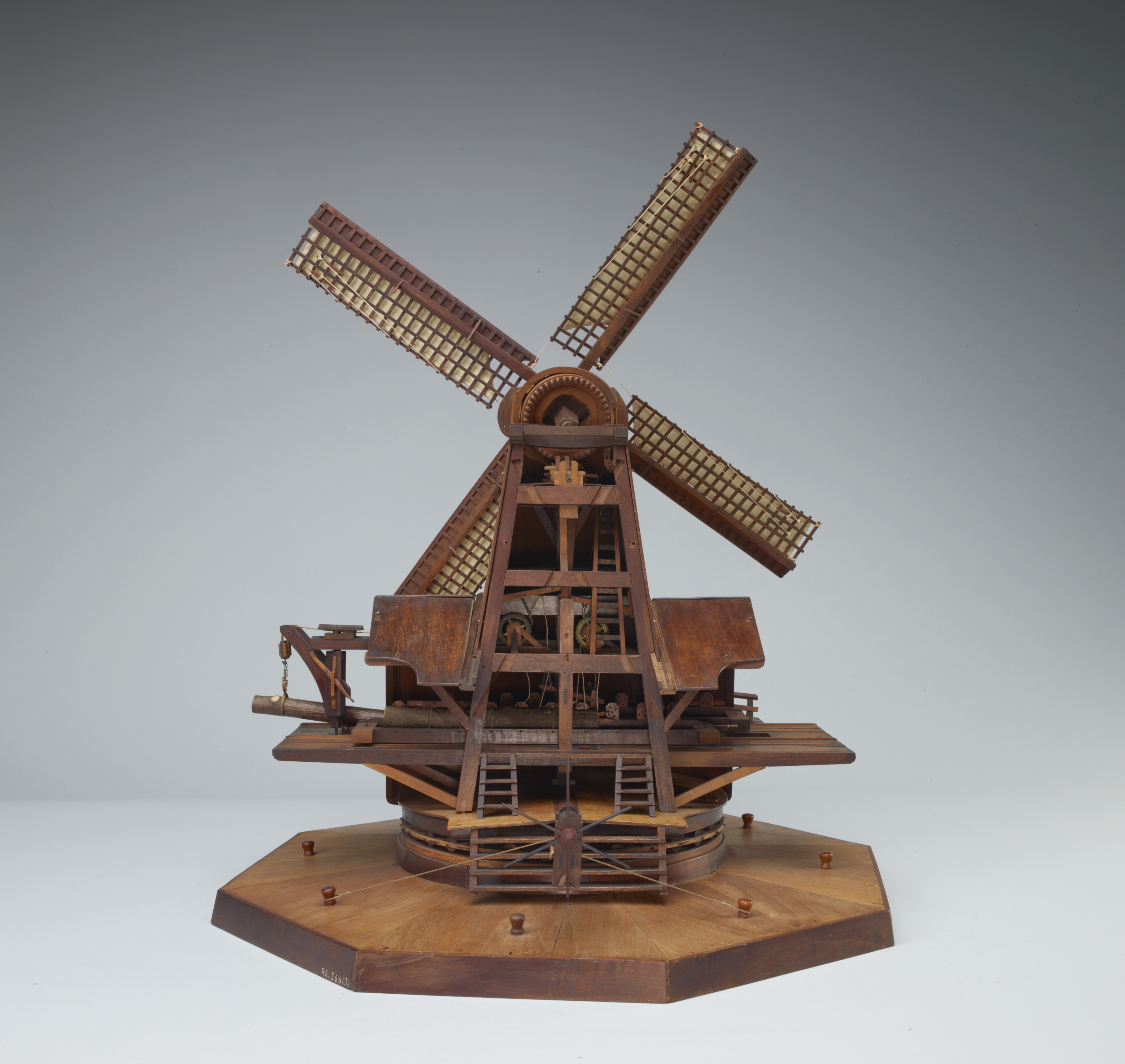 Model houtzaagmolen uit 1795