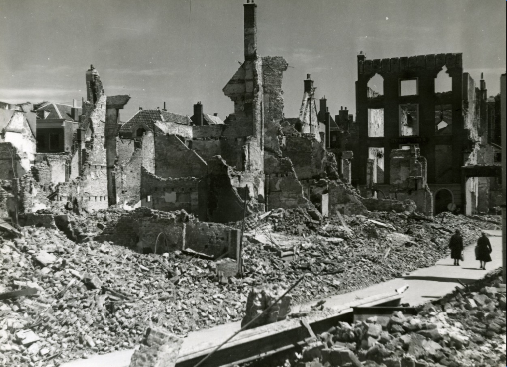 Foto van Vernielingen in Arnhem door Amerikaanse bommenwerpers