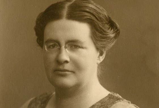 Johanna Westerdijk rond 1910-1920. Publiek domein.