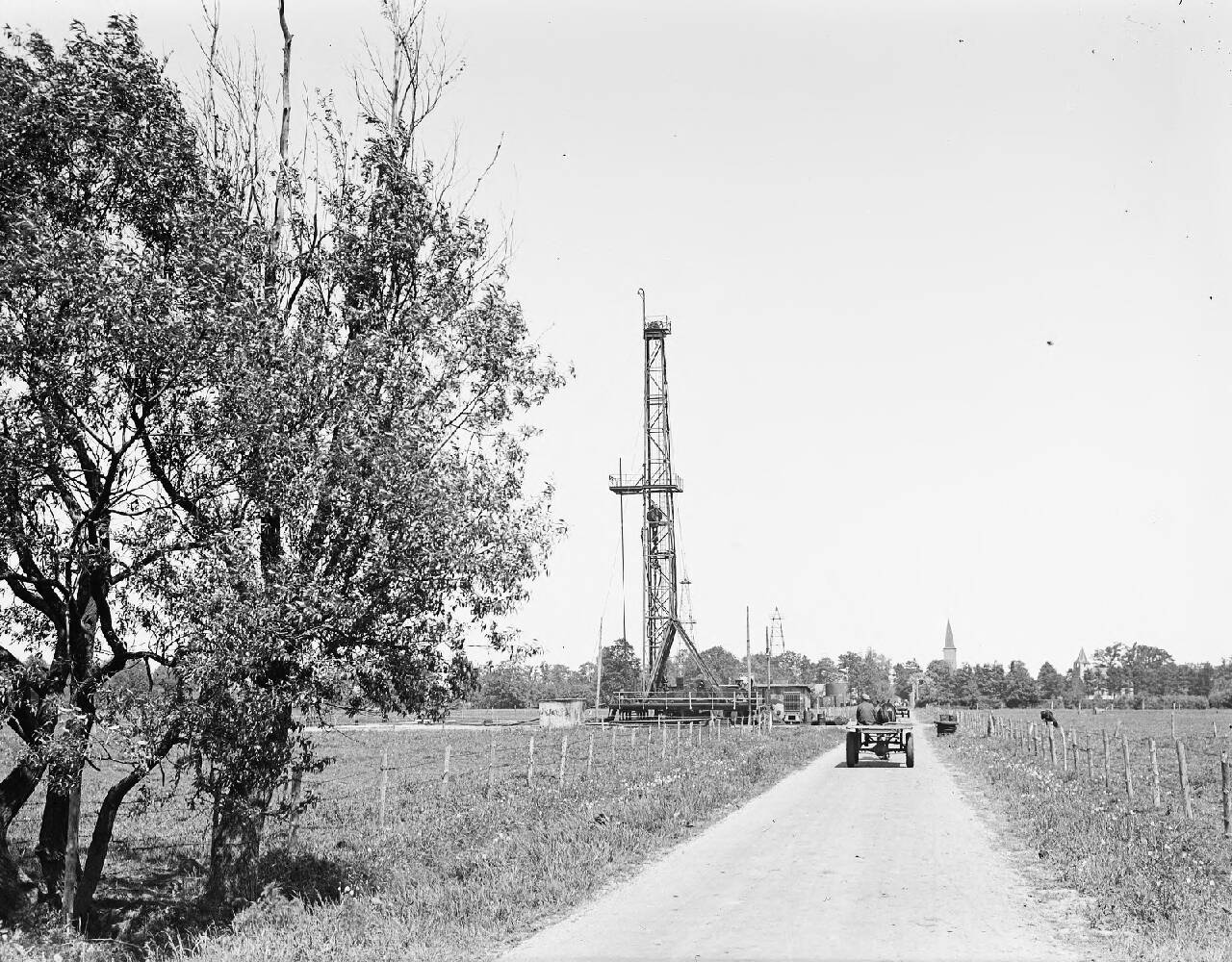 Foto van boortoren voor de gaseruptie in 1965.